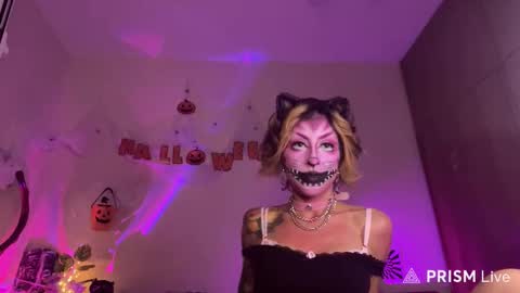 Snapshot of mooncinna chatting on October 24, 2025, 11:56 pm Cinna online show from October 24, 2025, 11:56 pm