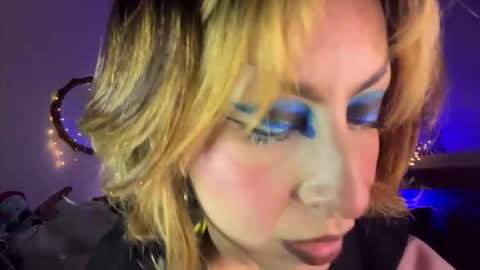 Snapshot of mooncinna chatting on November 16, 2025, 5:40 pm Cinna online show from November 16, 2025, 5:40 pm