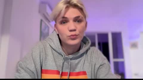 Snapshot of moonflamek chatting on February 21, 2026, 6:31 pm moonflamek online show from February 21, 2026, 6:31 pm