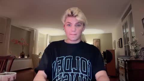 Snapshot of moonflamek chatting on March 17, 2026, 12:26 am moonflamek online show from March 17, 2026, 12:26 am