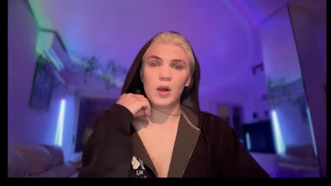 Snapshot of moonflamek chatting on March 29, 2026, 8:20 pm moonflamek online show from March 29, 2026, 8:20 pm