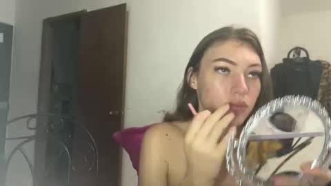 moonfoox online show from April 23, 2026, 7:05 pm