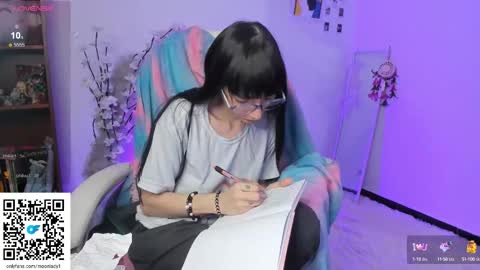 Snapshot of moonlady_ chatting on September 25, 2025, 5:22 am MOON online show from September 25, 2025, 5:22 am