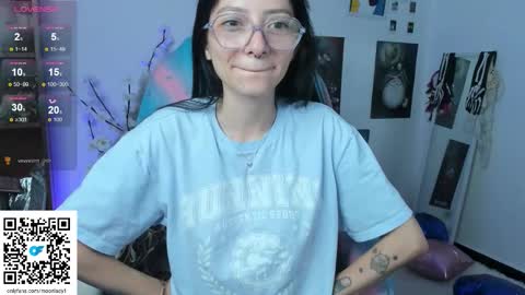 Snapshot of moonlady_ chatting on November 3, 2025, 3:19 am MOON online show from November 3, 2025, 3:19 am