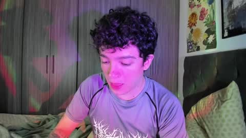 Snapshot of moonlight_baee chatting on March 10, 2025, 8:26 am Clove online show from March 10, 2025, 8:26 am