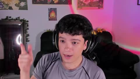 Snapshot of moonlight_baee chatting on January 9, 2026, 4:26 am Clove online show from January 9, 2026, 4:26 am