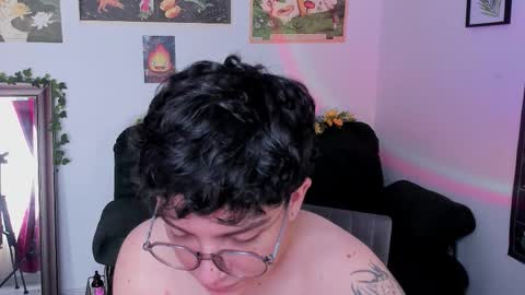 Snapshot of moonlight_baee chatting on January 12, 2026, 4:56 pm Clove online show from January 12, 2026, 4:56 pm