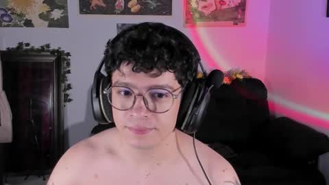 Snapshot of moonlight_baee chatting on January 13, 2026, 5:35 am Clove online show from January 13, 2026, 5:35 am