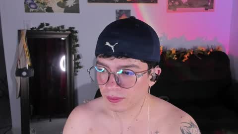 Snapshot of moonlight_baee chatting on April 9, 2026, 5:29 am Clove online show from April 9, 2026, 5:29 am