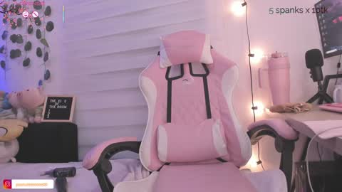 moonliight__ online show from February 6, 2025, 12:43 am