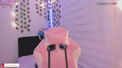 moonliight__ online show from February 22, 2025, 11:35 pm