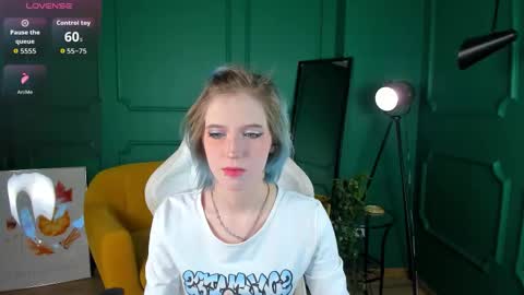 Snapshot of moonlitasuna chatting on October 15, 2025, 1:33 pm Asuna online show from October 15, 2025, 1:33 pm