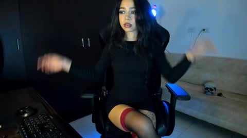 Snapshot of moonmadison chatting on December 21, 2025, 1:24 am Madison online show from December 21, 2025, 1:24 am