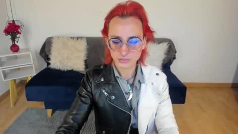 Snapshot of moonn_fox chatting on November 15, 2025, 9:32 pm Moon online show from November 15, 2025, 9:32 pm