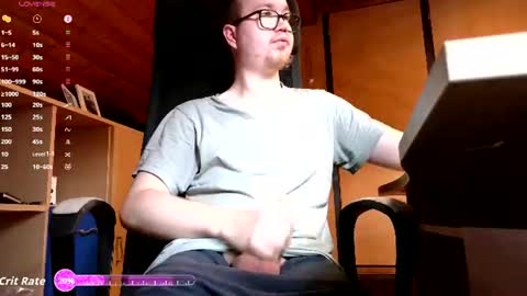 Snapshot of moonsexguy chatting on June 6, 2026, 7:13 am Flo online show from June 6, 2026, 7:13 am