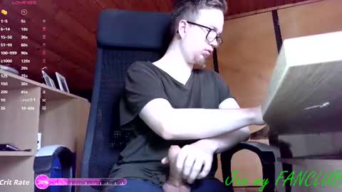 Snapshot of moonsexguy chatting on June 12, 2026, 6:56 am Flo online show from June 12, 2026, 6:56 am