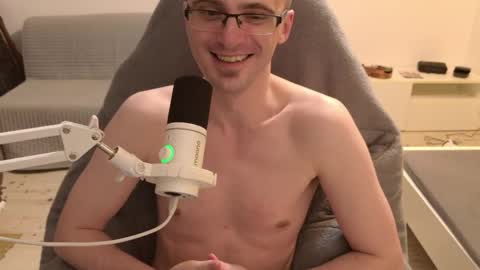 Moonsire online show from April 6, 2026, 7:48 pm