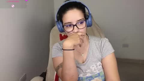 Moon Woman online show from December 3, 2025, 4:53 am