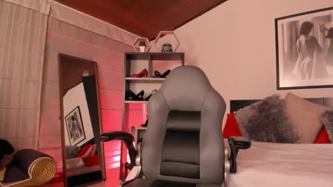 Snapshot of moony_14 chatting on October 29, 2025, 12:29 pm Michelle online show from October 29, 2025, 12:29 pm