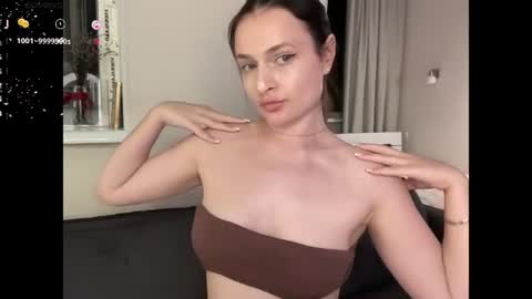 Snapshot of mooonika80 chatting on August 5, 2026, 6:33 pm Mooonika80 online show from August 5, 2026, 6:33 pm