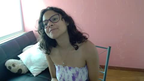 Snapshot of mora_haze chatting on February 24, 2025, 6:47 pm Mora Haze 3 online show from February 24, 2025, 6:47 pm