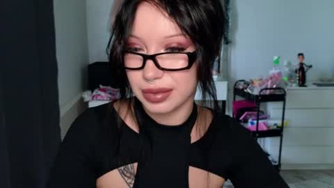 Snapshot of moranagoddess chatting on July 1, 2026, 12:51 pm Morana follow my boosty online show from July 1, 2026, 12:51 pm