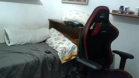 Snapshot of morenoch19 chatting on September 8, 2025, 4:17 pm alejo online show from September 8, 2025, 4:17 pm