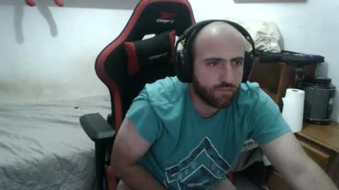 Snapshot of morenoch19 chatting on October 31, 2025, 5:58 pm alejo online show from October 31, 2025, 5:58 pm