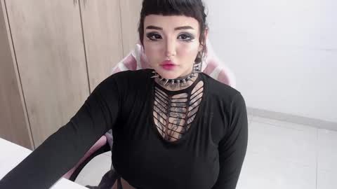 Snapshot of morganmoon1 chatting on February 25, 2025, 5:41 am Morgan Moon online show from February 25, 2025, 5:41 am