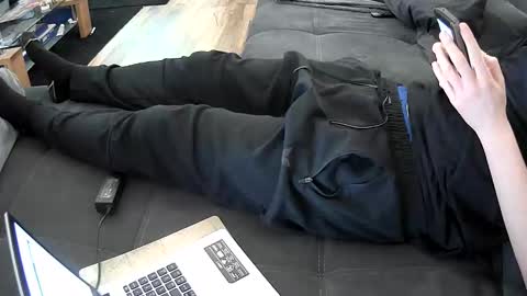 Snapshot of moritz_normal2 chatting on January 6, 2025, 6:10 pm Moritz online show from January 6, 2025, 6:10 pm