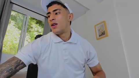 Snapshot of mr_adrian_ chatting on April 10, 2026, 1:05 pm online show from April 10, 2026, 1:05 pm