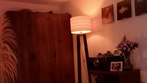 Mr Evans online show from October 15, 2025, 2:39 pm