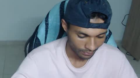 Snapshot of mr_max__ chatting on November 11, 2025, 9:37 pm Max online show from November 11, 2025, 9:37 pm