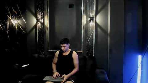 mr_maximo online show from September 15, 2025, 5:07 am