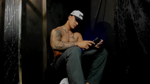 mr_maximo online show from November 11, 2025, 4:34 am