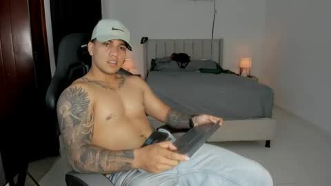 mr_maximo online show from May 15, 2026, 1:12 am