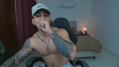 mr_maximo online show from June 18, 2026, 4:24 am