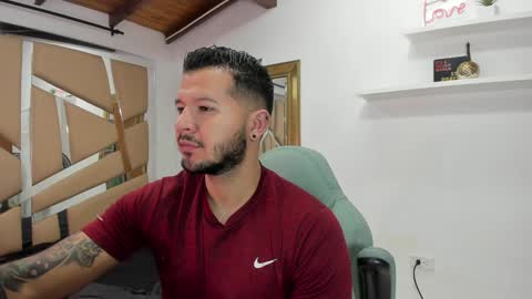 Snapshot of mr_mikee_ chatting on December 28, 2024, 3:04 am MIKEE online show from December 28, 2024, 3:04 am