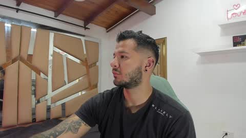 Snapshot of mr_mikee_ chatting on December 31, 2024, 3:01 am MIKEE online show from December 31, 2024, 3:01 am