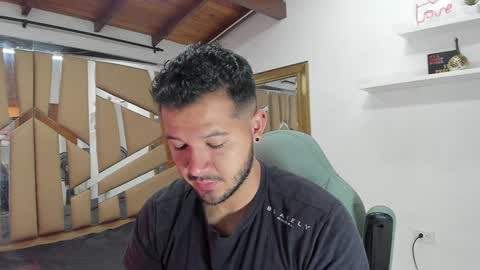 Snapshot of mr_mikee_ chatting on January 3, 2025, 3:05 am MIKEE online show from January 3, 2025, 3:05 am