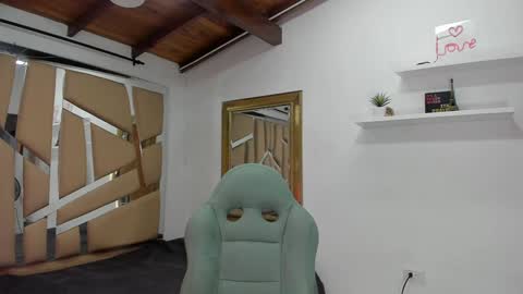 Snapshot of mr_mikee_ chatting on January 21, 2025, 3:04 am MIKEE online show from January 21, 2025, 3:04 am