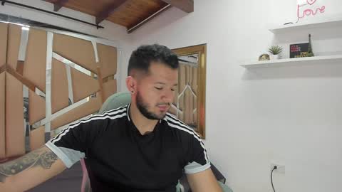 Snapshot of mr_mikee_ chatting on January 23, 2025, 3:05 am MIKEE online show from January 23, 2025, 3:05 am