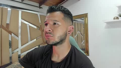 Snapshot of mr_mikee_ chatting on February 4, 2025, 3:00 am MIKEE online show from February 4, 2025, 3:00 am