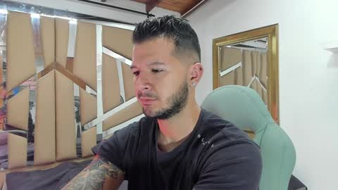 Snapshot of mr_mikee_ chatting on February 5, 2025, 3:02 am MIKEE online show from February 5, 2025, 3:02 am