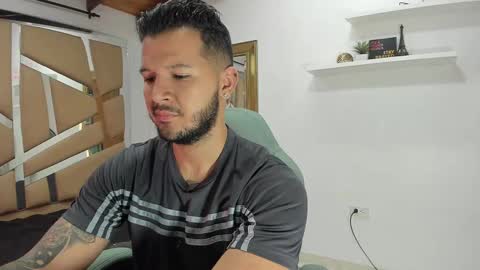 Snapshot of mr_mikee_ chatting on February 15, 2025, 3:09 am MIKEE online show from February 15, 2025, 3:09 am
