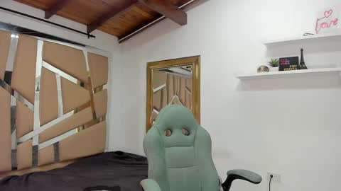 Snapshot of mr_mikee_ chatting on February 19, 2025, 3:06 am MIKEE online show from February 19, 2025, 3:06 am