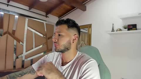 Snapshot of mr_mikee_ chatting on February 23, 2025, 3:02 am MIKEE online show from February 23, 2025, 3:02 am