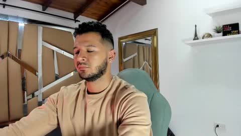 Snapshot of mr_mikee_ chatting on February 24, 2025, 3:02 am MIKEE online show from February 24, 2025, 3:02 am