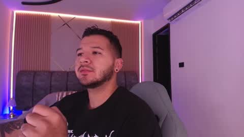 Snapshot of mr_mikee_ chatting on February 15, 2026, 3:03 am MIKEE online show from February 15, 2026, 3:03 am