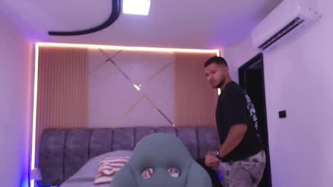 Snapshot of mr_mikee_ chatting on February 18, 2026, 3:02 am MIKEE online show from February 18, 2026, 3:02 am